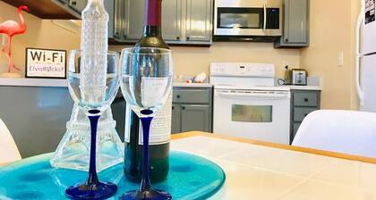 The Blue Door Bungalow - Ideal for a Group of 7