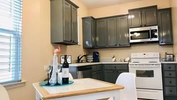 Bungalow (The Blue Door Bungalow - ideal for a ) | Private kitchen | Fridge, microwave, dishwasher, coffee/tea maker