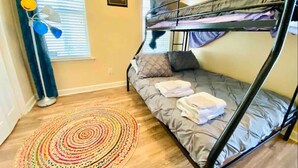 Bungalow (The Blue Door Bungalow - ideal for a ) | 2 bedrooms, desk, WiFi (free)