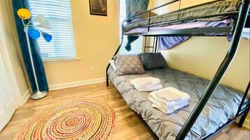 Bungalow (The Blue Door Bungalow - ideal for a ) | 2 bedrooms, desk, free WiFi