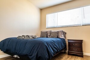 Departamento (Sunny Concord Two Bed) | 2 habitaciones, escritorio y wifi gratis 