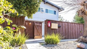 Apartment (Sunny Concord Two Bed) | Exterior - Sunny Concord Two Bed (Concord)
