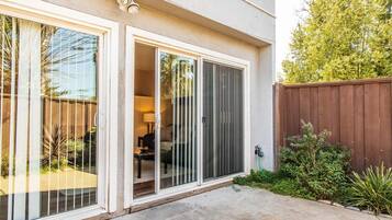 Apartment (Sunny Concord Two Bed) | Exterior