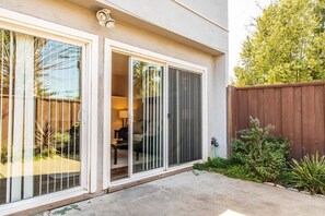 Apartment (Sunny Concord Two Bed) | Exterior