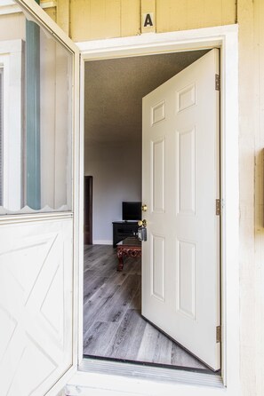 2 bedrooms, desk, free wired Internet - Cozy San Jose Two Bed (San Jose)