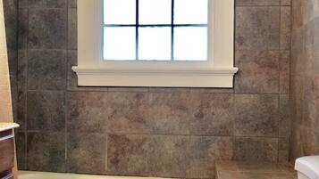 Apartment (Open floorplan 12 minutes Ft Benning*) | Bathroom