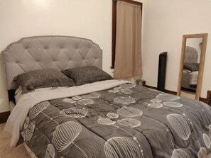 2 bedrooms, desk, free wired internet
