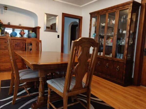 Fridge, microwave, stovetop, dishwasher - Charming Shorewood Home Close to Lake Michigan (Milwaukee)