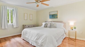Casa (Updated 1-bedroom house in Baton Roug) | 1 quarto, escrivaninha, Wi-Fi de cortesia