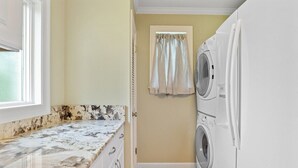 Casa (Updated 1-bedroom house in Baton Roug) | 1 quarto, escrivaninha, Wi-Fi de cortesia