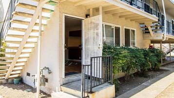 Apartment (Beautifully Designed Concord Apartmen) | Exterior