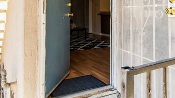 Apartment (Beautifully Designed Concord Apartmen) | Exterior