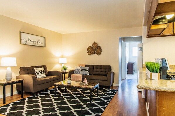 Apartment (Beautifully Designed Concord Apartmen) | Living room