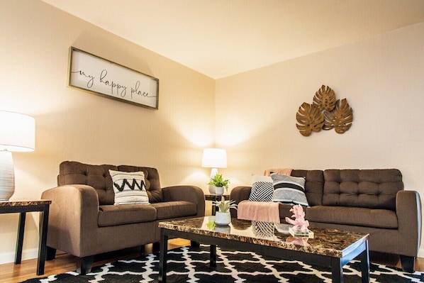 Departamento (Beautifully Designed Concord Apartmen) | Sala de estar | Televisión 