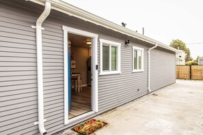 Apartment | Exterior - Cozy Oakland 1 Bedroom (Oakland)