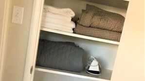 Apartment | Eigene Küche | Wasserkocher mit Kaffee-/Teezubehör, Kühlschrank, Mikrowelle