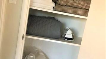 Apartment | Private kitchen | Fridge, microwave, coffee/tea maker, cookware/dishes/utensils