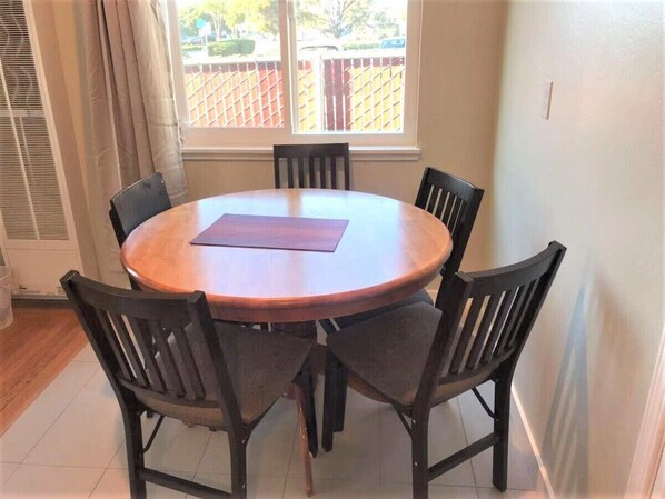 Apartment | Private kitchen | Fridge, microwave, coffee/tea maker, cookware/dishes/utensils