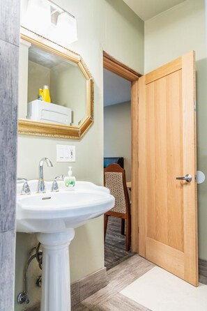 Studio | Bathroom - Cozy Fremont Studio With King Bed (Fremont)