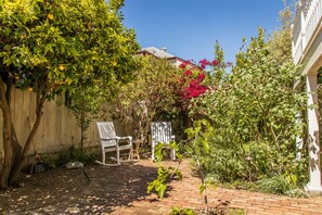 Property grounds - Updated and Modern Alameda 1 Bedroom (Alameda)