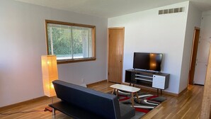 Casa (Brand New 2BR Home in Salina) | Sala de estar | TV