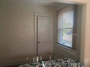 4 bedrooms, desk, WiFi