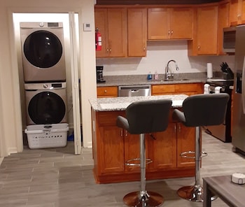 Updated and Modern 1-bedroom in Baton Rouge