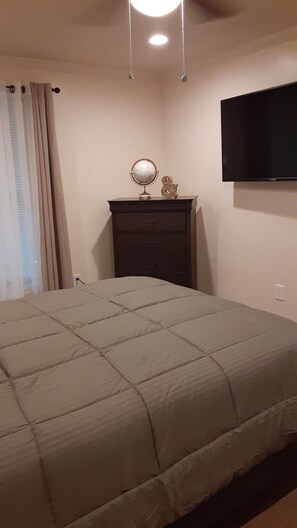 1 bedroom, desk, free WiFi - Updated and Modern 1-bedroom in Baton Rouge (Baton Rouge)