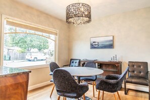 Maison (Stunning Rose Garden - San Jose Two B) | 2 chambres, bureau, lits bébé, Wi-Fi gratuit