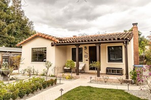 Talo (Stunning Rose Garden - San Jose Two B) | Ulkopuoli