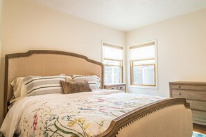 Maison (Stunning Rose Garden - San Jose Two B) | 2 chambres, bureau, lits bébé, Wi-Fi gratuit
