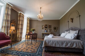 Chambre double (Ghislaine) | 1 chambre, bureau, espace de travail pour ordinateurs portables