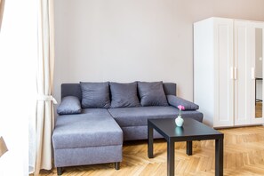 Apartment, 1 Bedroom | 1 bilik tidur, seterika/papan seterika, Wi-fi percuma, cadar katil 