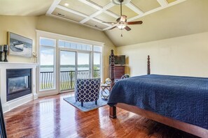 5 多间卧室、办公桌、免费 WiFi、床单