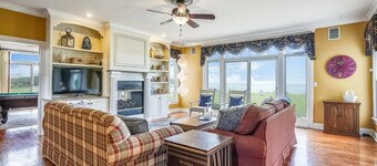 Minutes from Downtown Cambridge | Private Dock | Pool | Kayaks