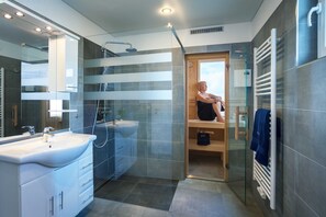 Shower, hair dryer, towels - 09. floating houses (140 m²) Wotan - Floating house no. 12 Wotan with fireplace and (Kröslin)