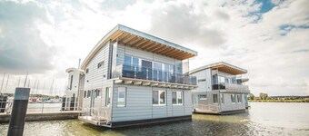 09. floating houses (140 m²) Wotan - Floating house no. 12 Wotan with fireplace and
