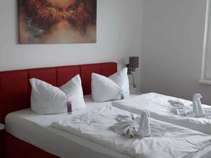 3 bedrooms, travel cot, WiFi, bed sheets