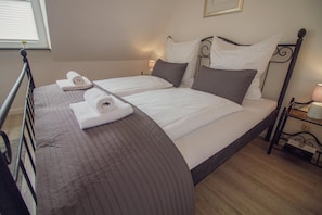 2 bedrooms, iron/ironing board, WiFi