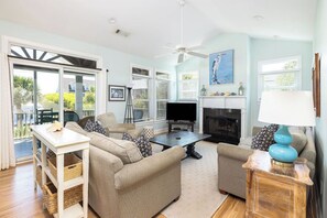 TV - East Arctic Avenue 0512 - Conched Out- Easy Beach Access and Pool (Folly Beach)