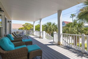 Terrace/patio - East Arctic Avenue 0512 - Conched Out- Easy Beach Access and Pool (Folly Beach)