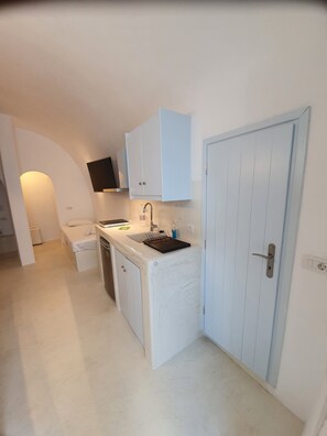 Nefeli Bioclimatic Cave Studio | Free WiFi, bed sheets - Nefeli Traditional Cave Houses (Santorini)