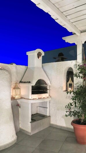 BBQ/picnic Area - Nefeli Traditional Cave Houses (Santorini)