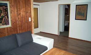 Condo, vue sur le jardin | Aire de séjour