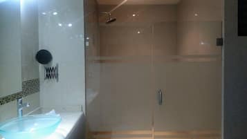 Regadera, regadera con hidromasaje, amenidades de baño gratuitas