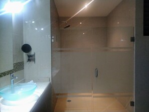Regadera, regadera con hidromasaje, amenidades de baño gratuitas 
