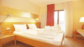 Suite, Patio, Annex Building | 1 bedroom, minibar, desk, free WiFi