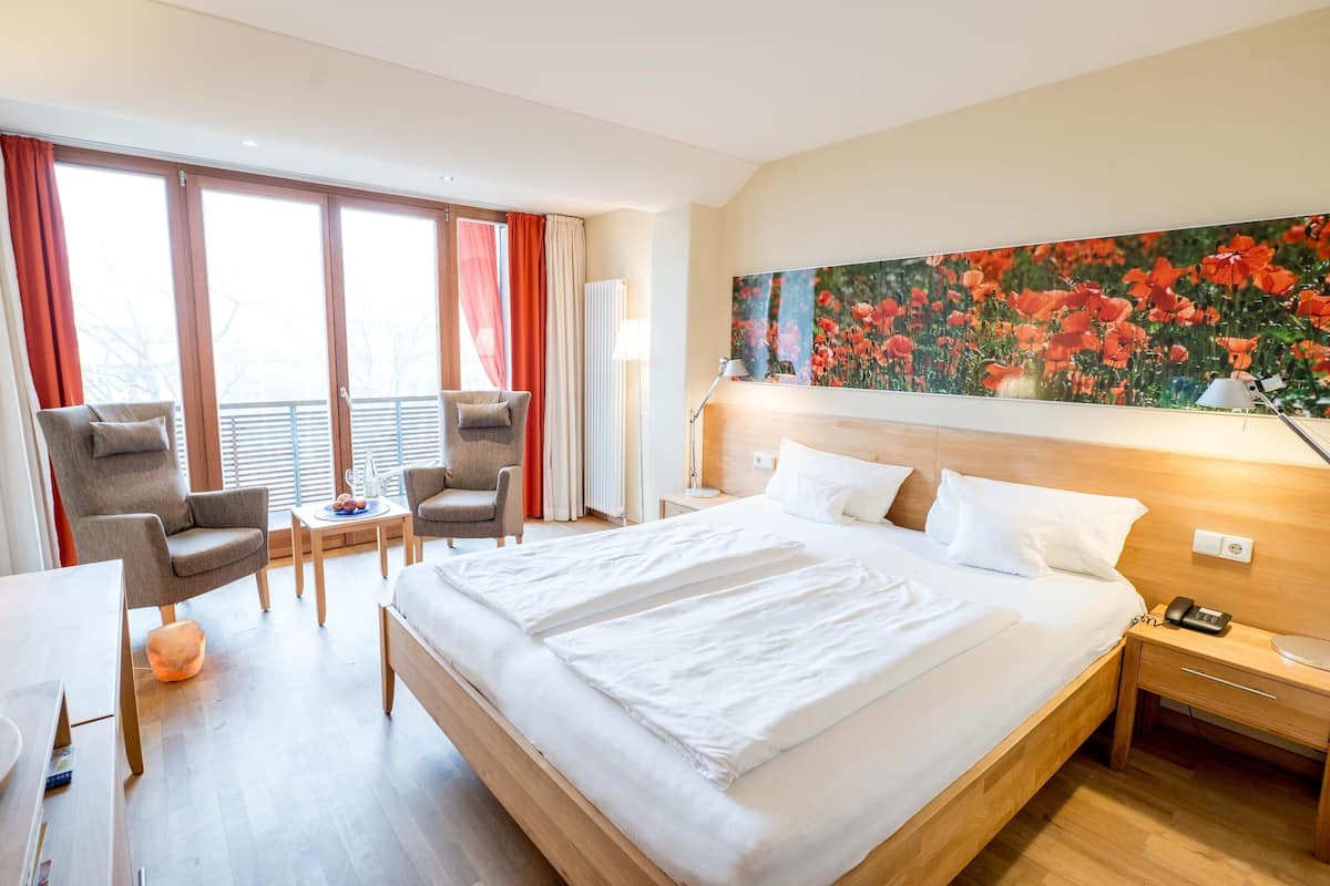 Junior Suite, Balcony | Minibar, desk, WiFi (free), bed sheets