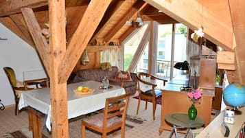 Apartment, Balkon | Wohnbereich