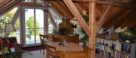 Departamento, balcón | Área de sala de estar | Televisión